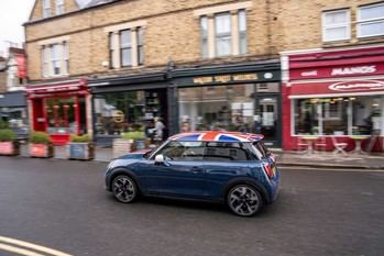 MINI lanza la edición Cooper Oxford en homenaje a sus raíces británicas