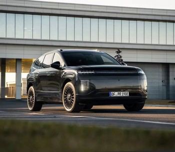 Hyundai lanza el IONIQ 9 con un elegante acabado Calligraphy Black Ink