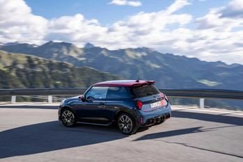 MINI John Cooper Works: rendimiento y personalización con accesorios originales