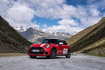 MINI lanza la edición especial 1965 Victory Edition en homenaje a su victoria en Montecarlo