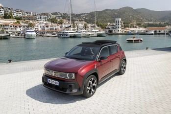 Renault lanza el nuevo 4 E-Tech eléctrico Plein Sud, un descapotable moderno y versátil